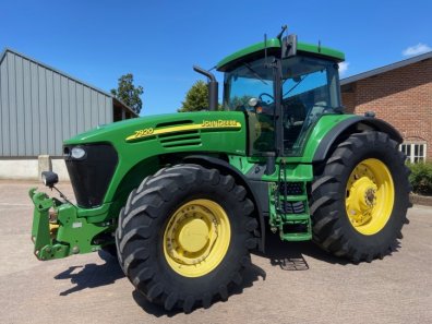 John Deere 7920