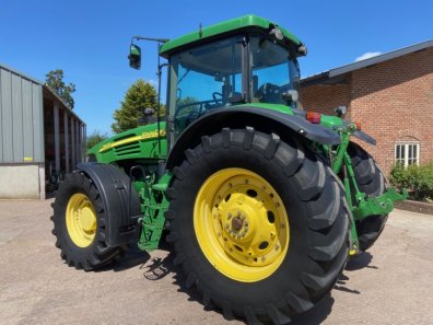 John Deere 7920