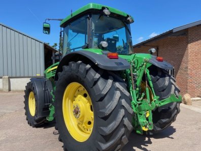 John Deere 7920