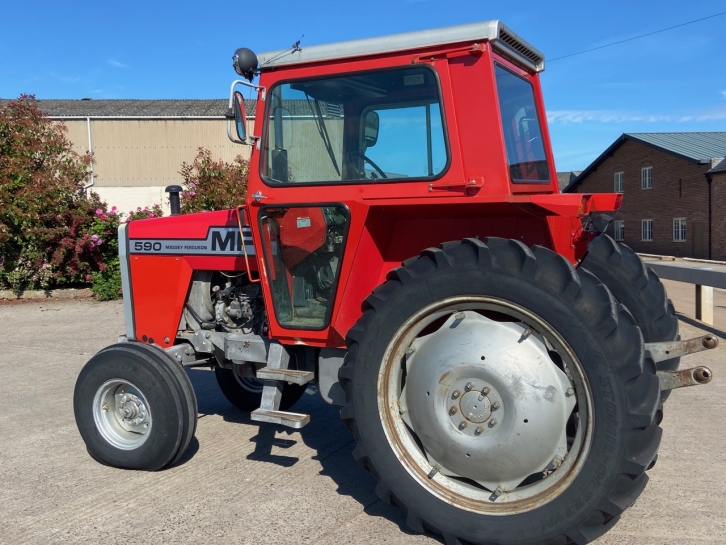 Massey Ferguson 590
