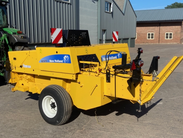 New Holland BC5070 conventional baler