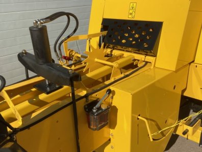 New Holland BC5070 conventional baler
