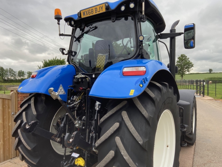 New Holland T7.210