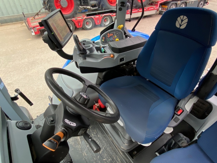New Holland T7.210