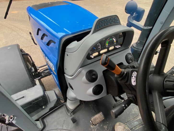 New Holland T7.210