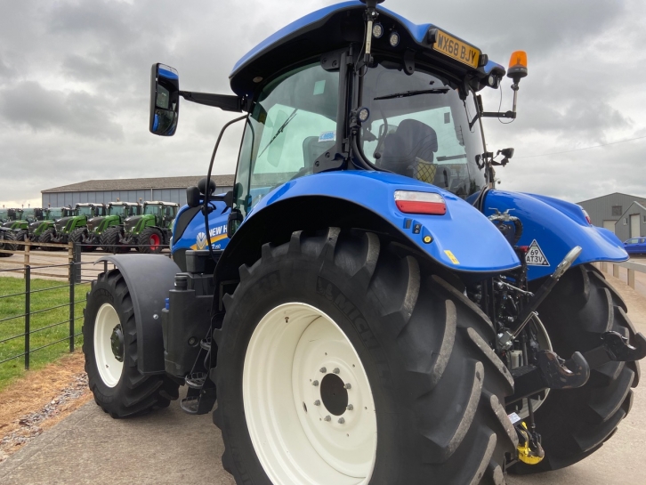 New Holland T7.210
