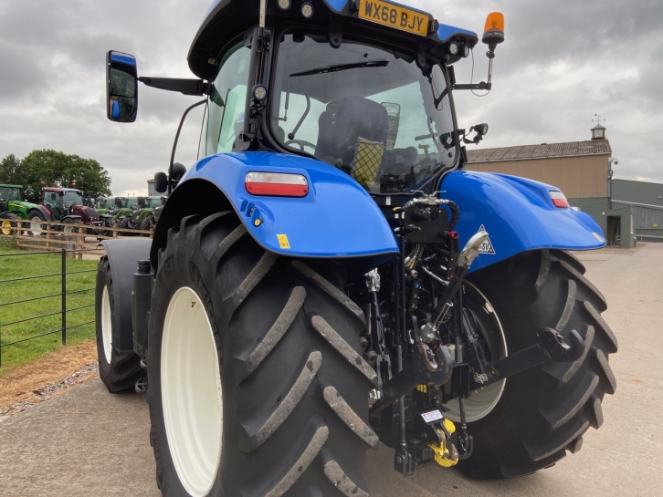 New Holland T7.210