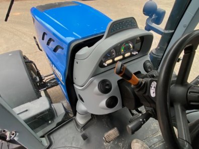 New Holland T7.210