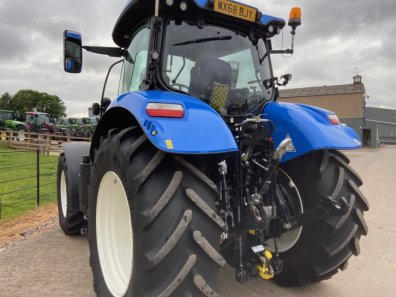 New Holland T7.210