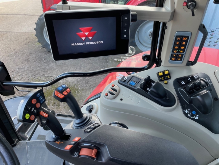 Massey Ferguson 7719S Exclusive