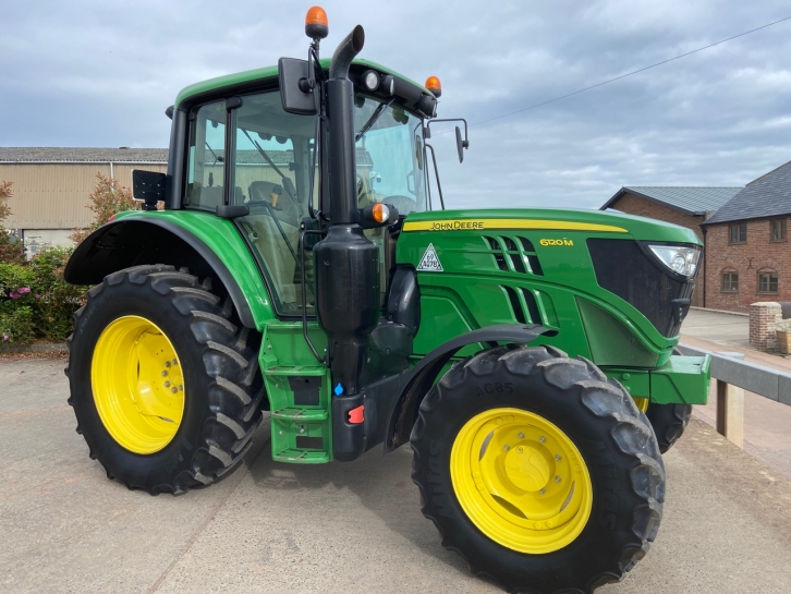John Deere 6120M