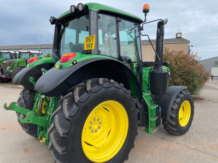 John Deere 6120M