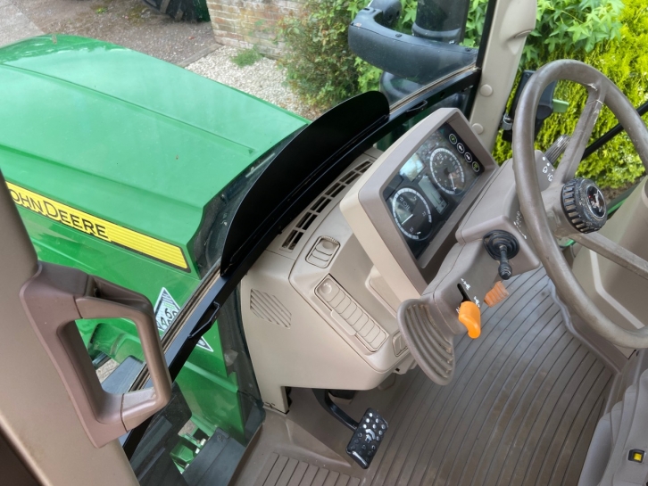 John Deere 6120M