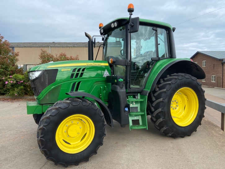 John Deere 6120M