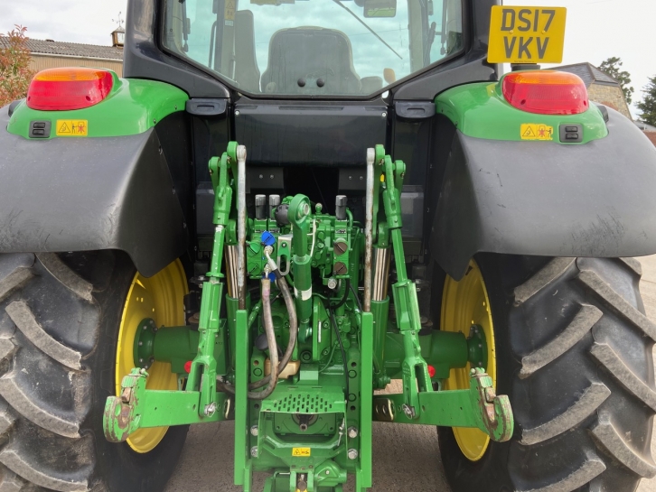 John Deere 6120M