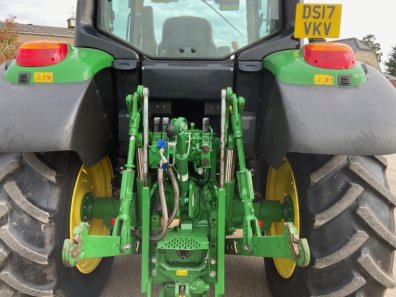 John Deere 6120M