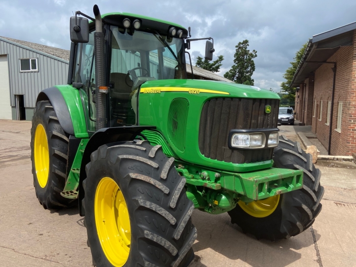 John Deere 6820