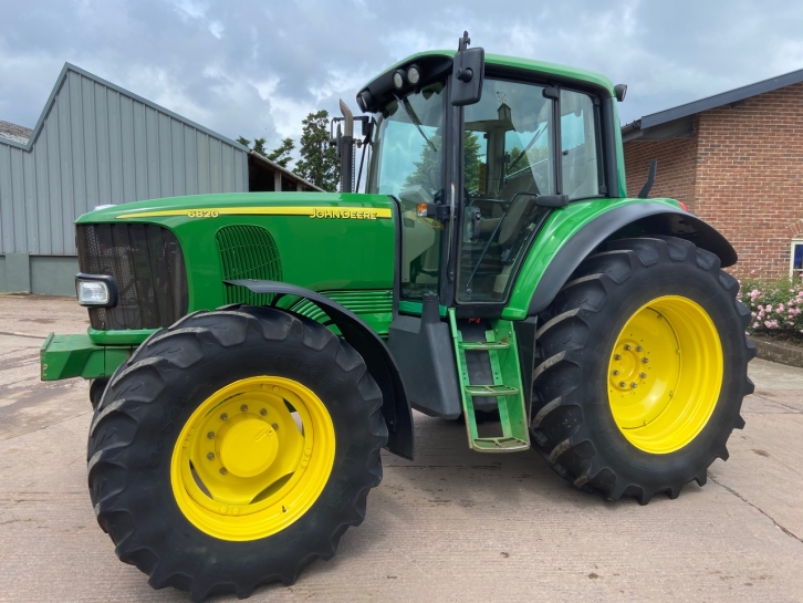 John Deere 6820