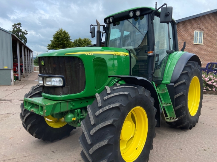John Deere 6820