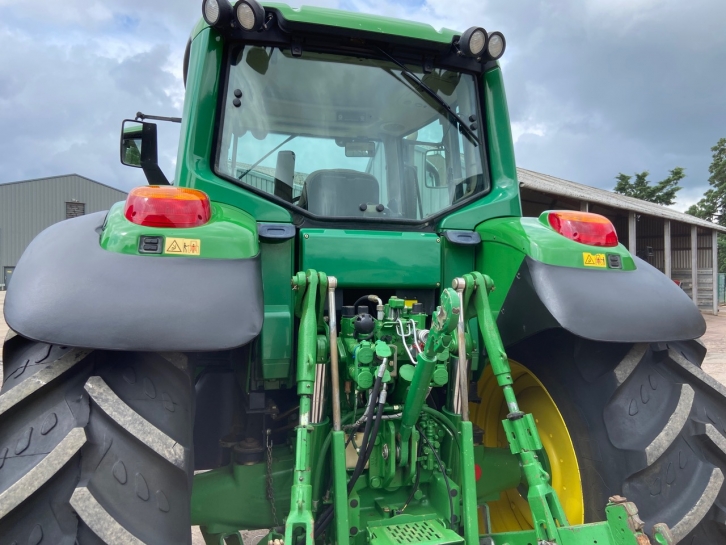 John Deere 6820