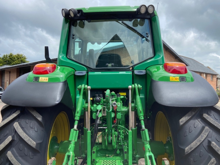 John Deere 6820