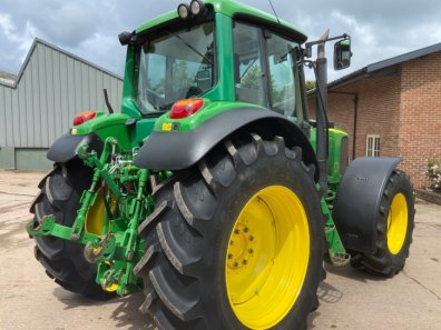John Deere 6820