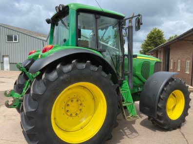 John Deere 6820