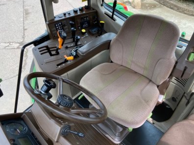 John Deere 6820