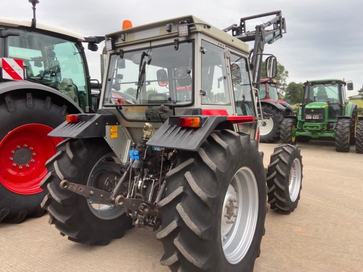 Massey Ferguson 372