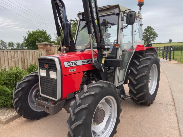 Massey Ferguson 372