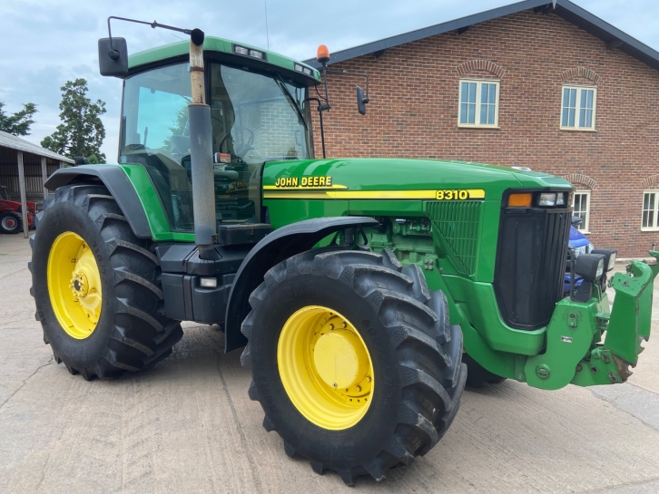John Deere 8310