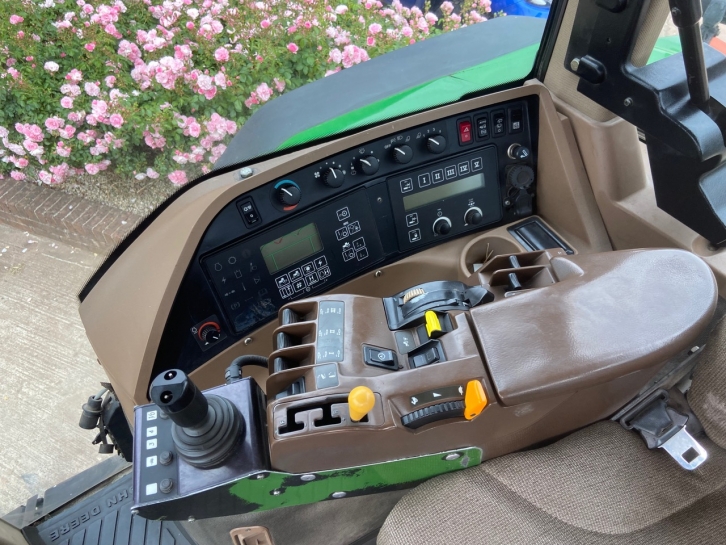 John Deere 8310