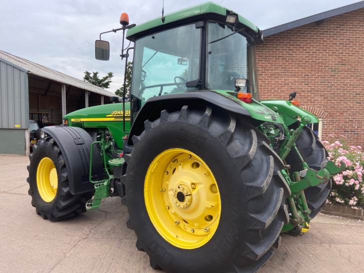 John Deere 8310