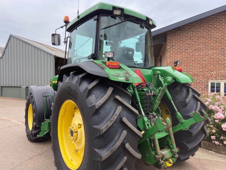 John Deere 8310