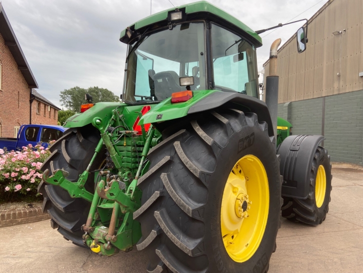 John Deere 8310