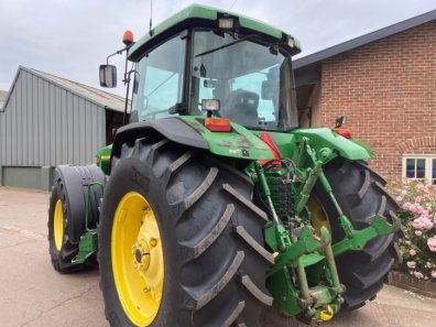 John Deere 8310
