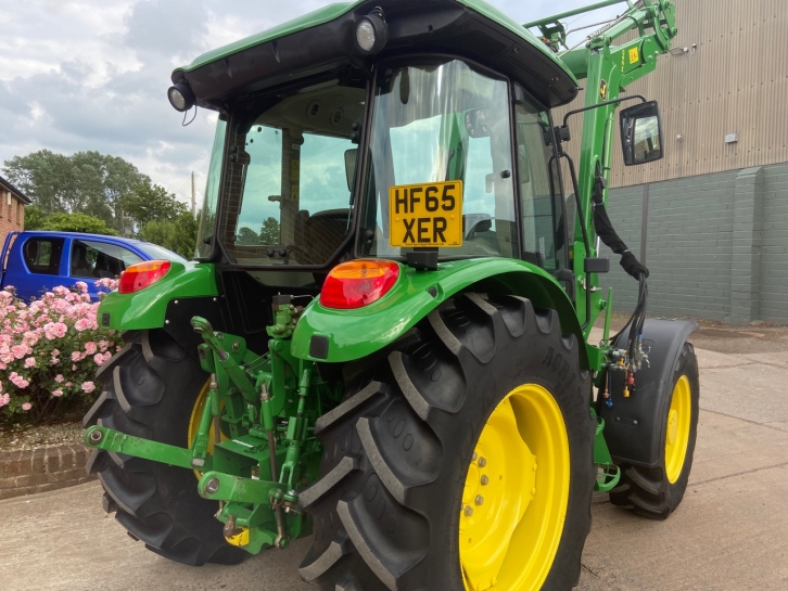 John Deere 5075E