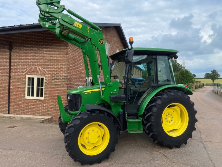 John Deere 5075E