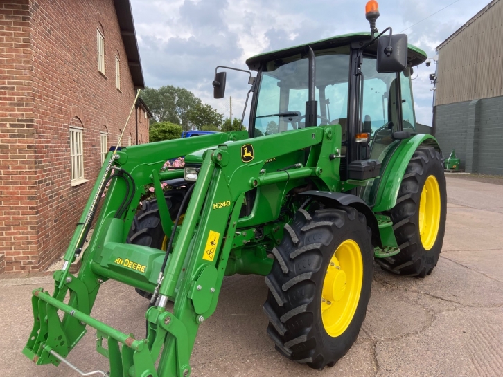 John Deere 5075E