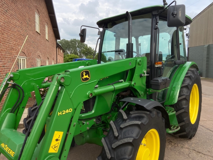 John Deere 5075E