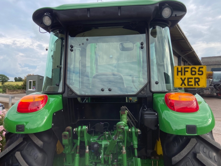 John Deere 5075E