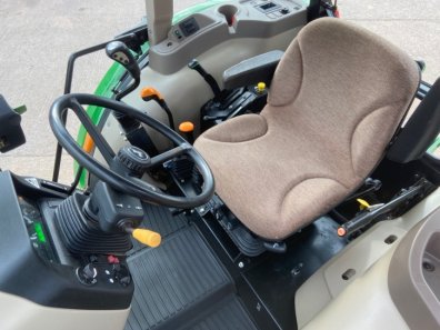 John Deere 5075E