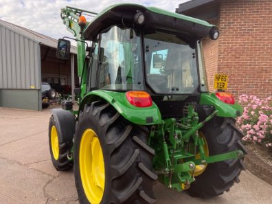 John Deere 5075E