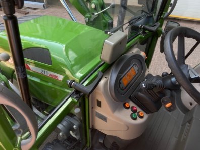 Fendt 211