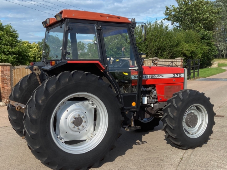 Massey Ferguson 375