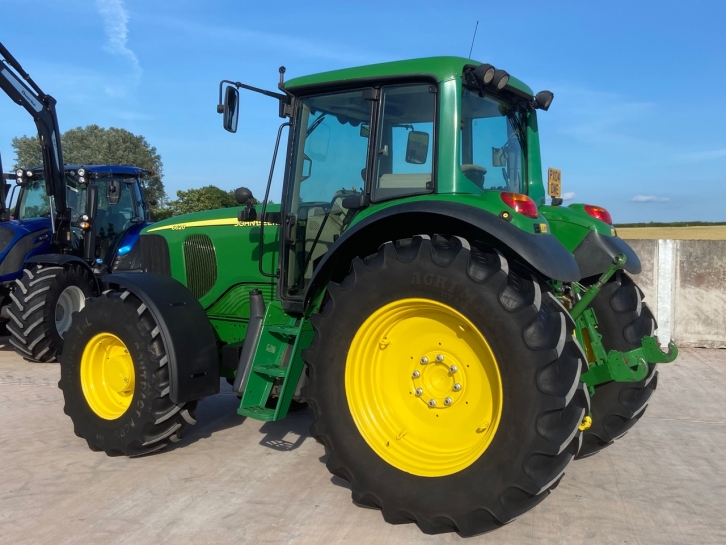 John Deere 6620