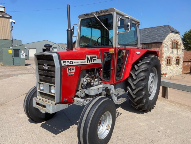 Massey Ferguson 590