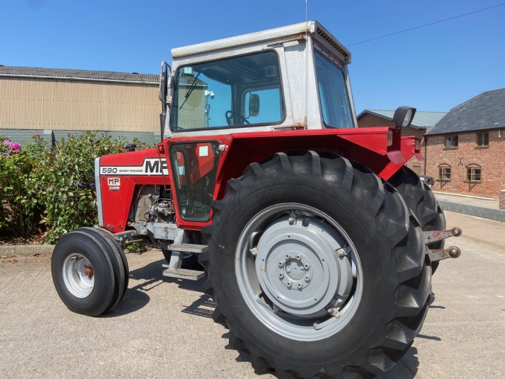 Massey Ferguson 590