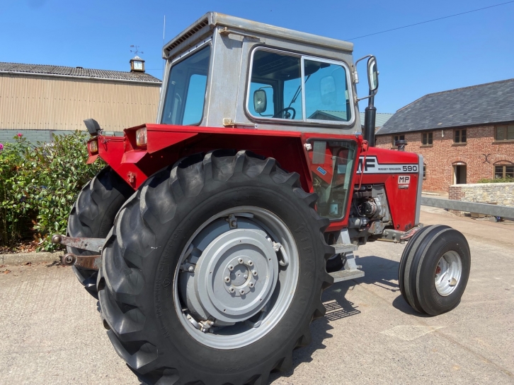 Massey Ferguson 590