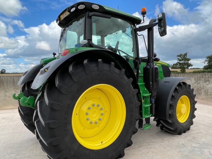 John Deere 6215R Ultimate Edition